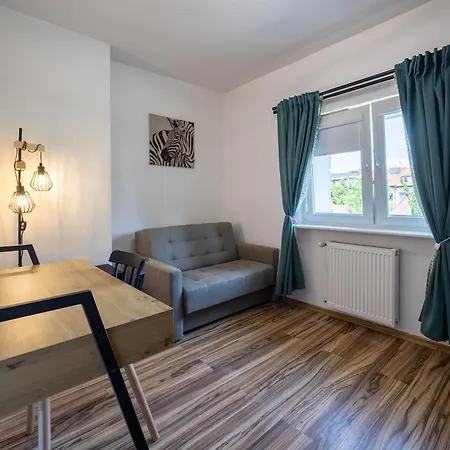 At Bandurskiego Nowoczesny Darmowy Parking Blisko Centrum Stettino