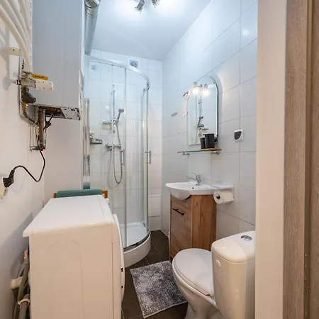 At Bandurskiego Nowoczesny Darmowy Parking Blisko Centrum *