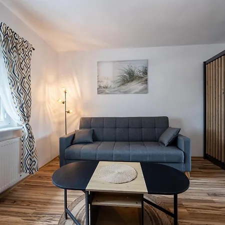 At Bandurskiego Nowoczesny Darmowy Parking Blisko Centrum Stettino